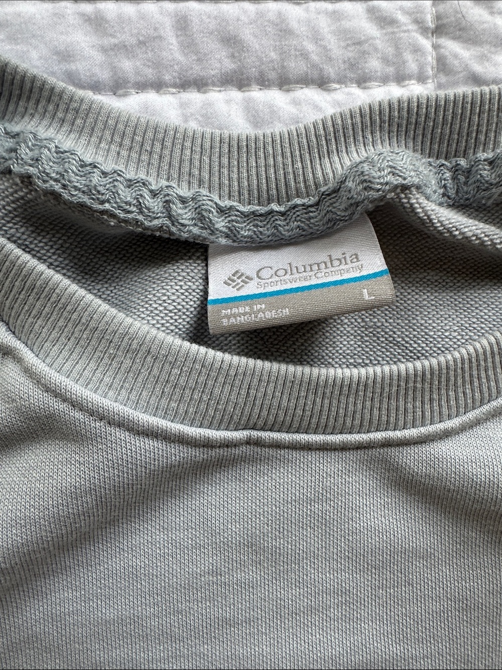 Columbia PFG Light Sage Green Crewneck Sweatshirt with Berry Logo - Picture 3 of 7